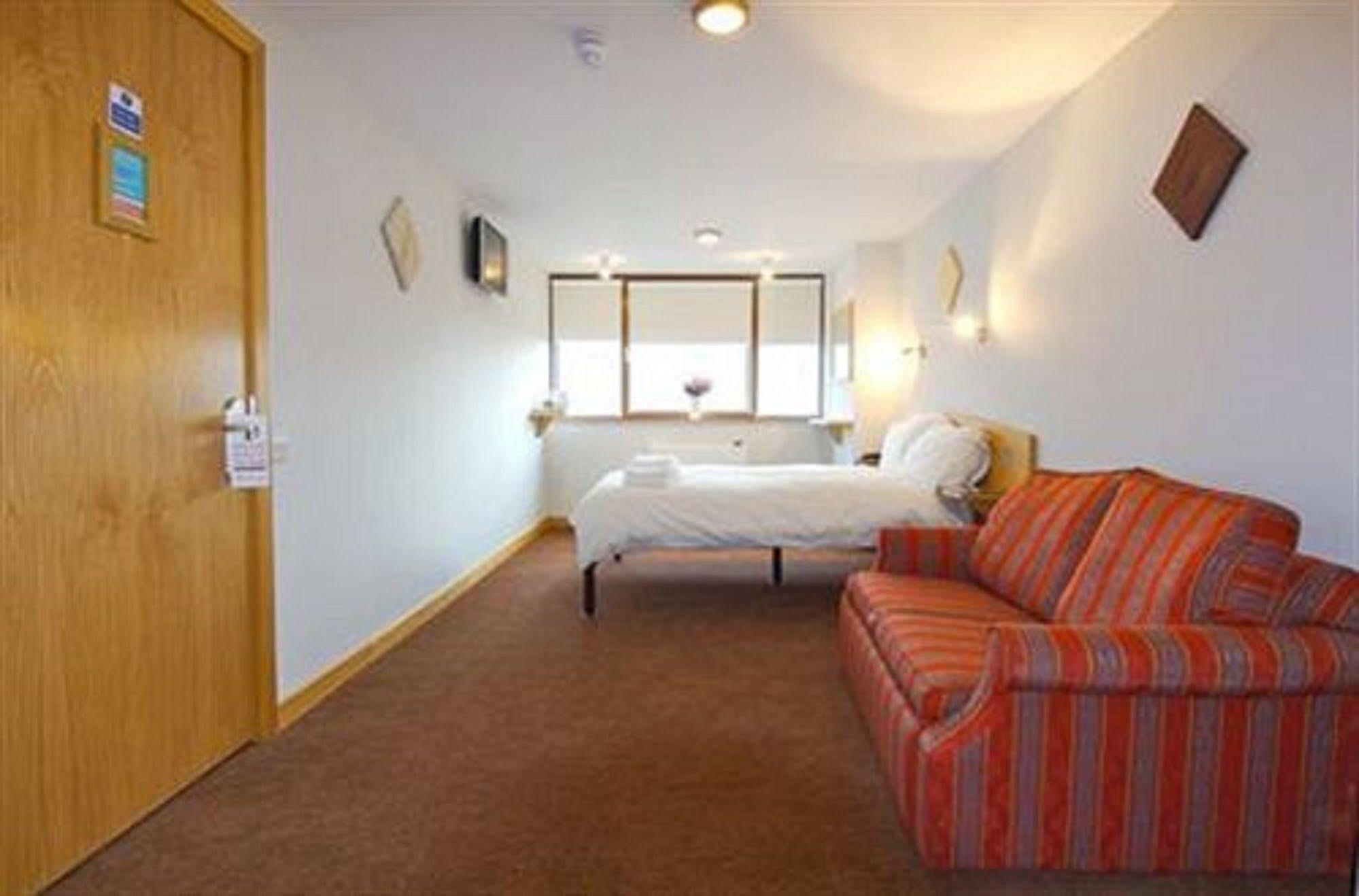 Rosemount Hotel Heathrow Hounslow Szoba fotó